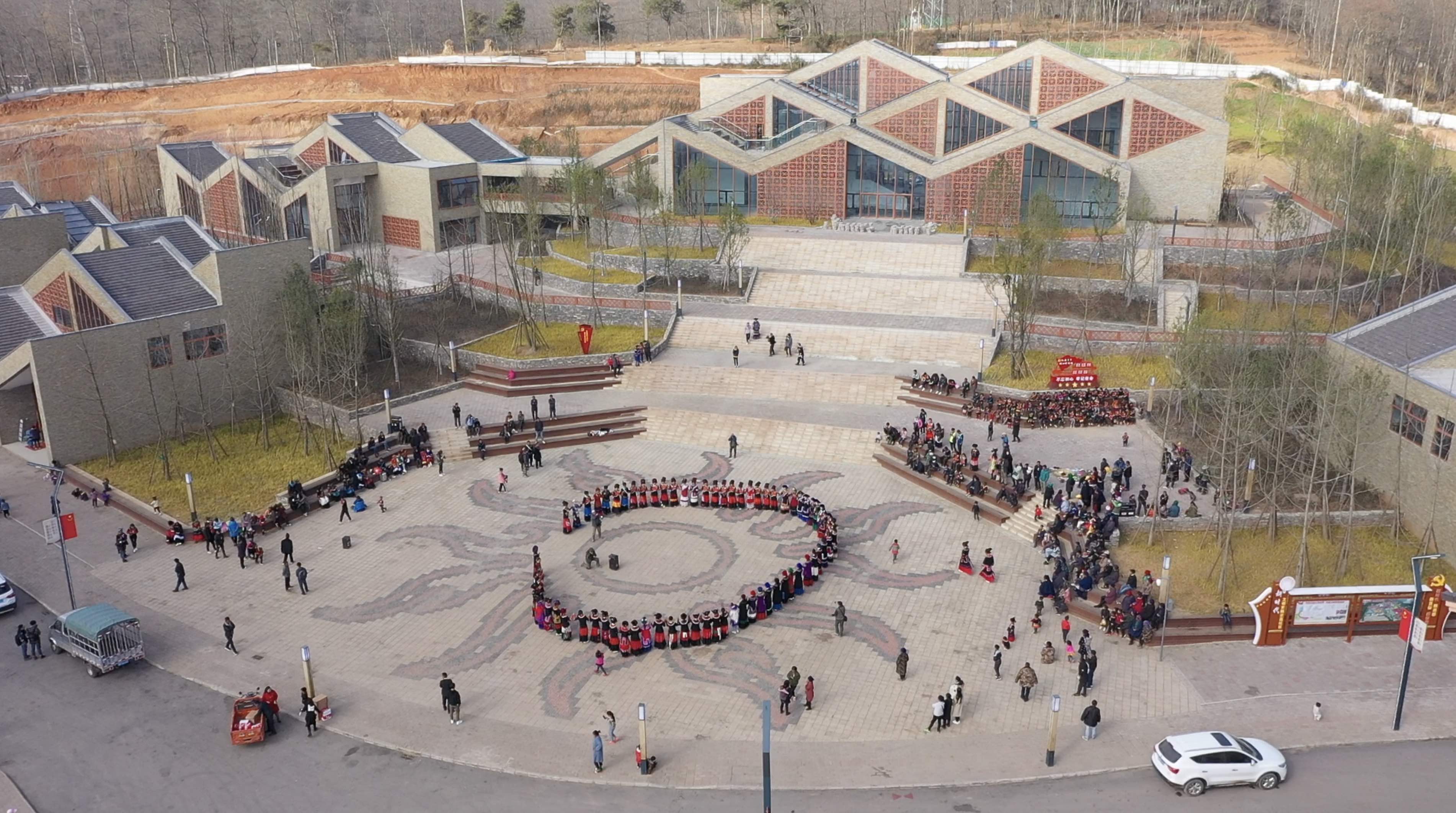 四川省昭觉县“悬崖村”村民搬迁的沐恩邸社区。